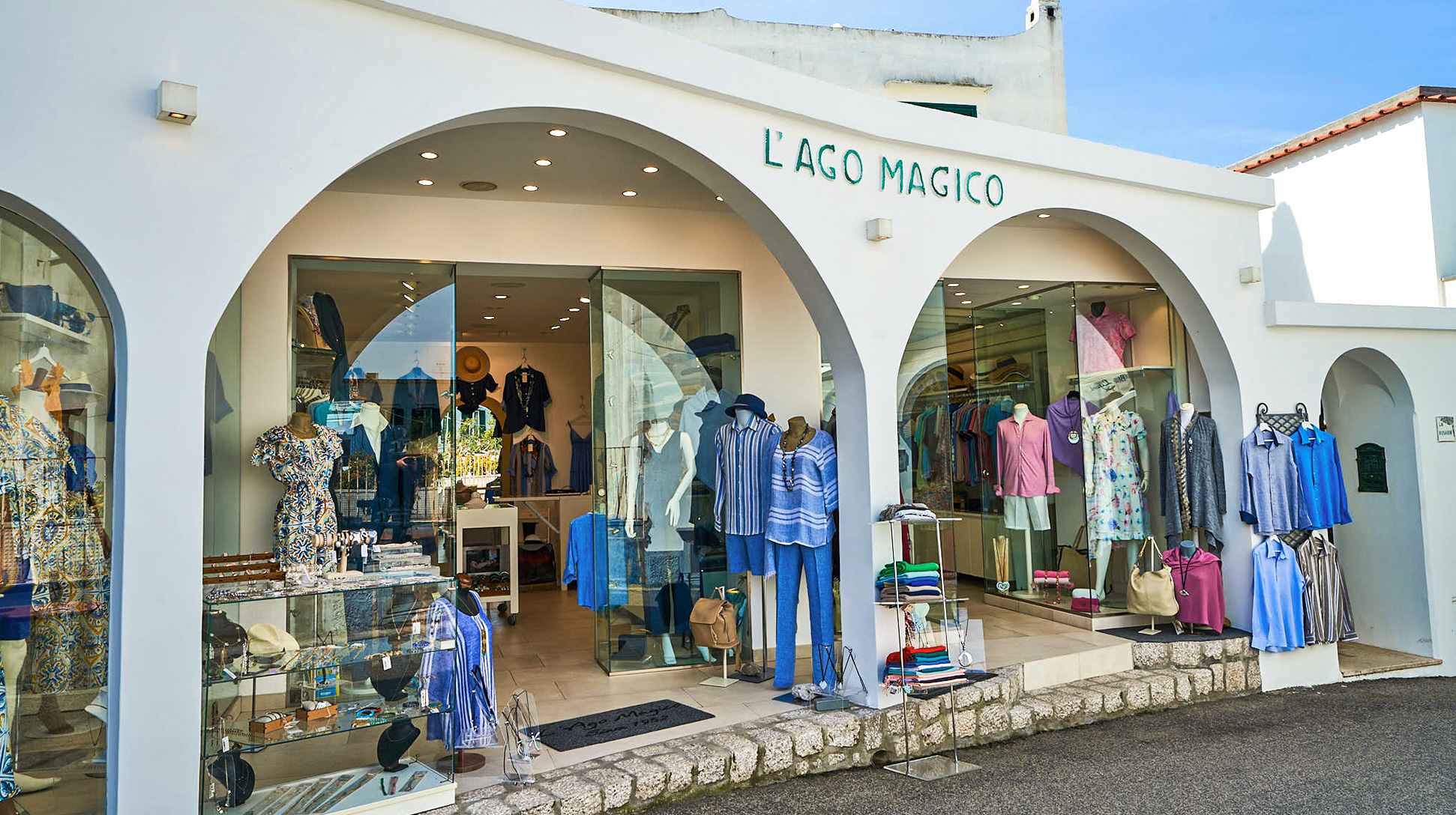 Capri's fashion from the 50s to the present day is revived every day at the  “Ago Magico” - Guide Of Capri